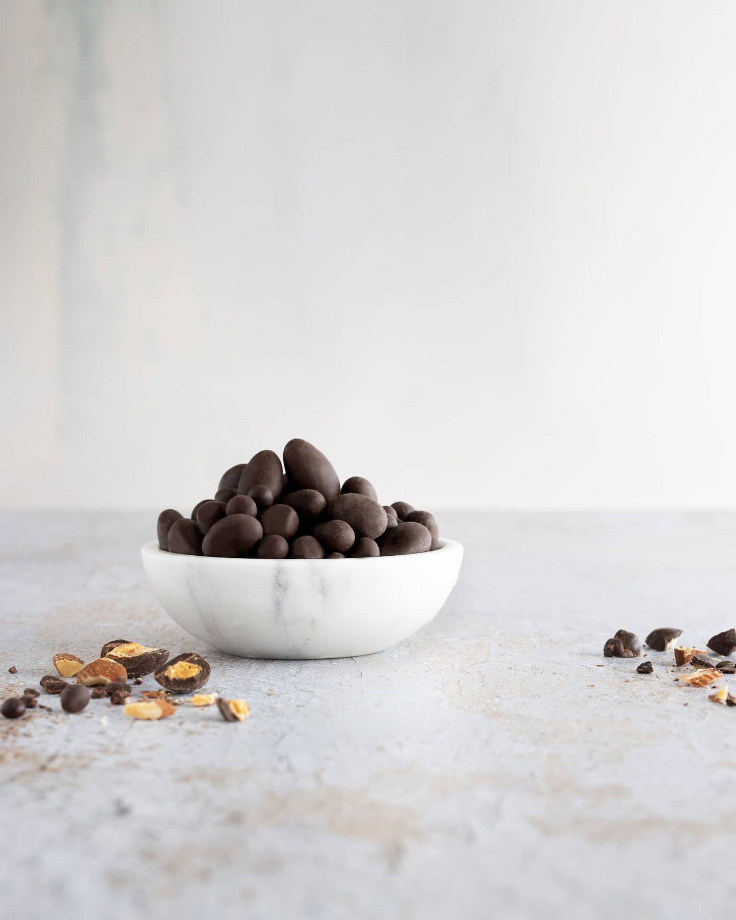 
                  
                    Dark chocolate style covered almonds - Maca
                  
                